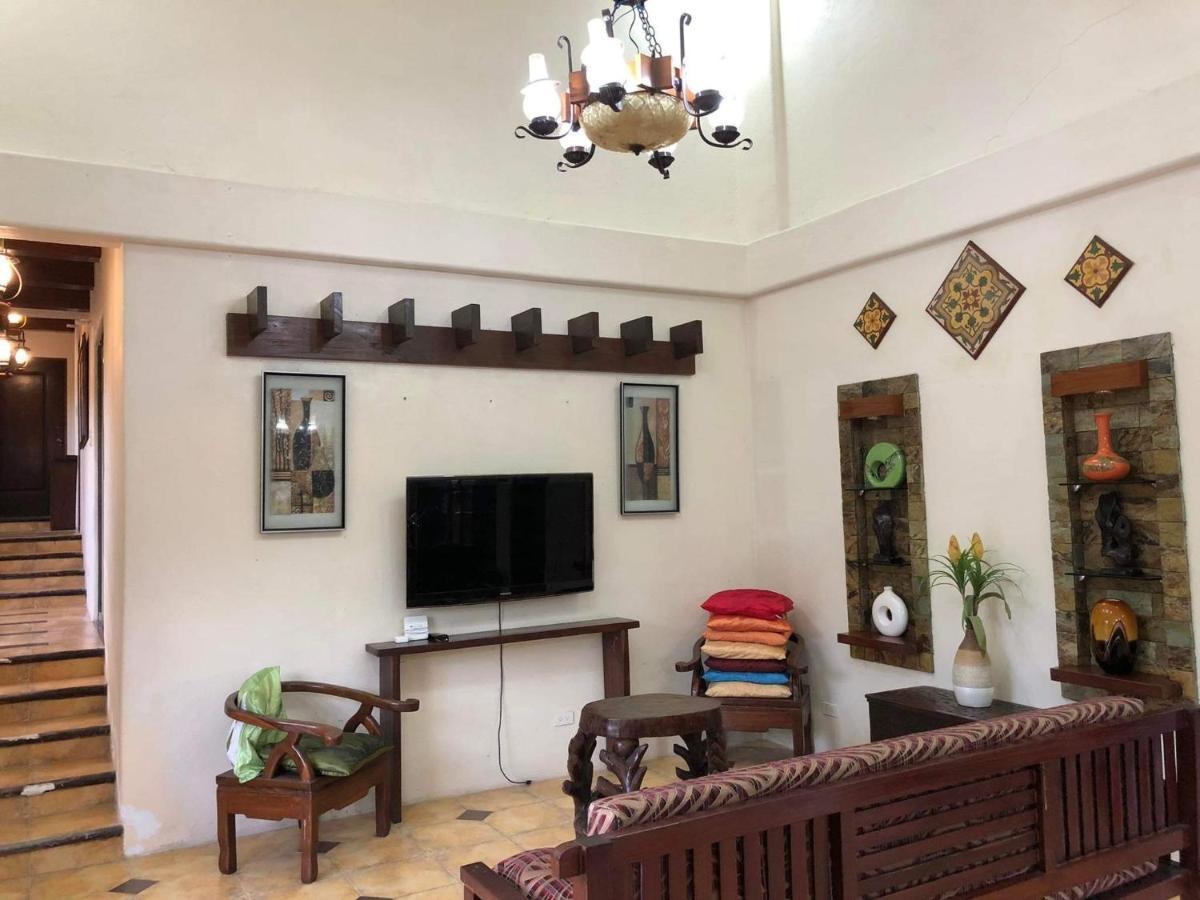 Tagaytay Bnr Guesthouse 4Br With Balcony 12-14 Guest Tagaytay City Kültér fotó